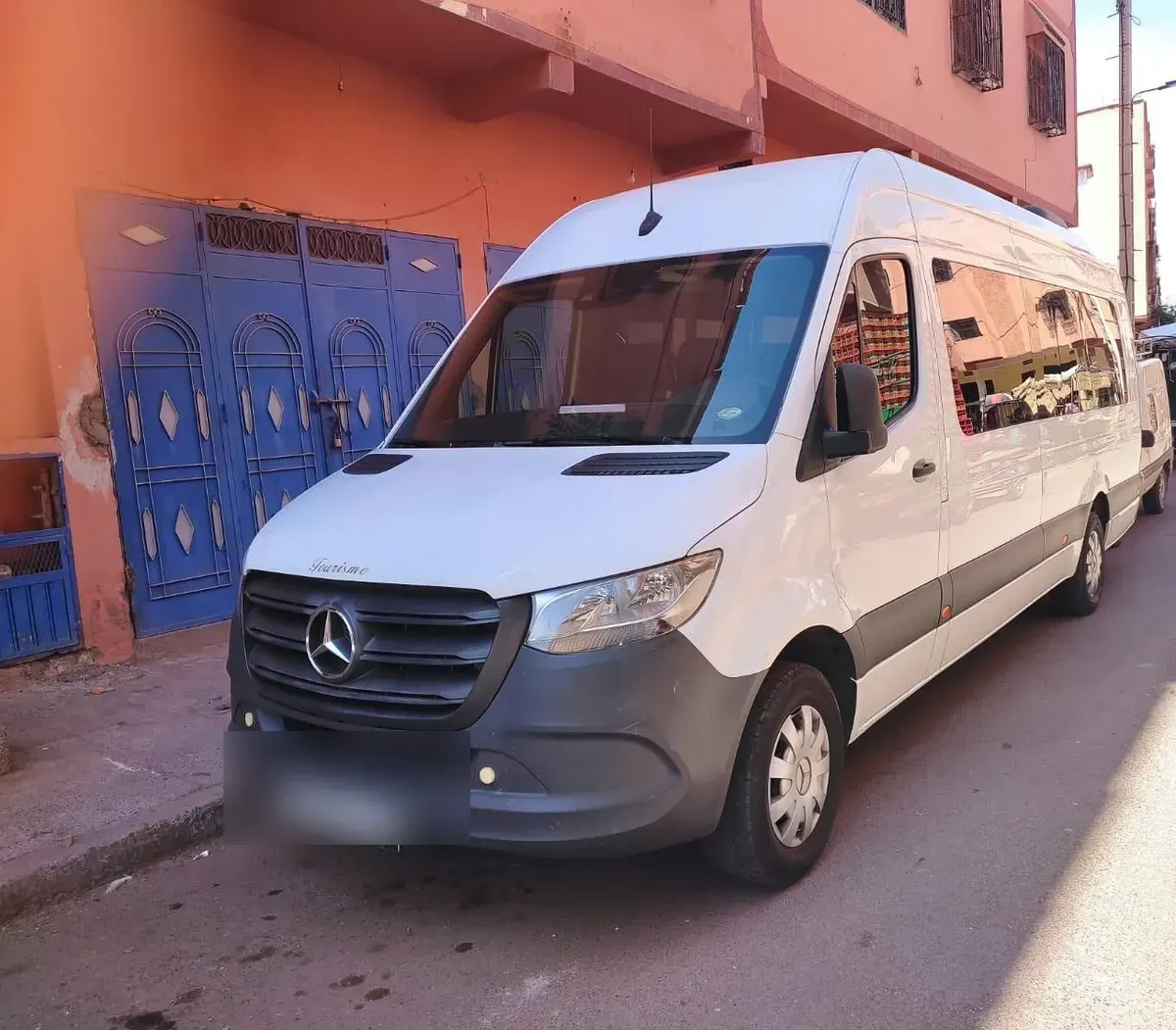 Mercedes Sprinter Tourisme — groupes jusqu'à 16 passagers