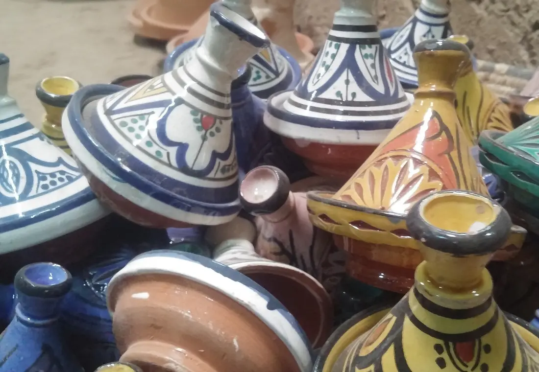 Tajines et poteries marocaines peintes à la main
